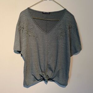 🌼 5 for $15 🌼 Bat-wing short- sleeve top